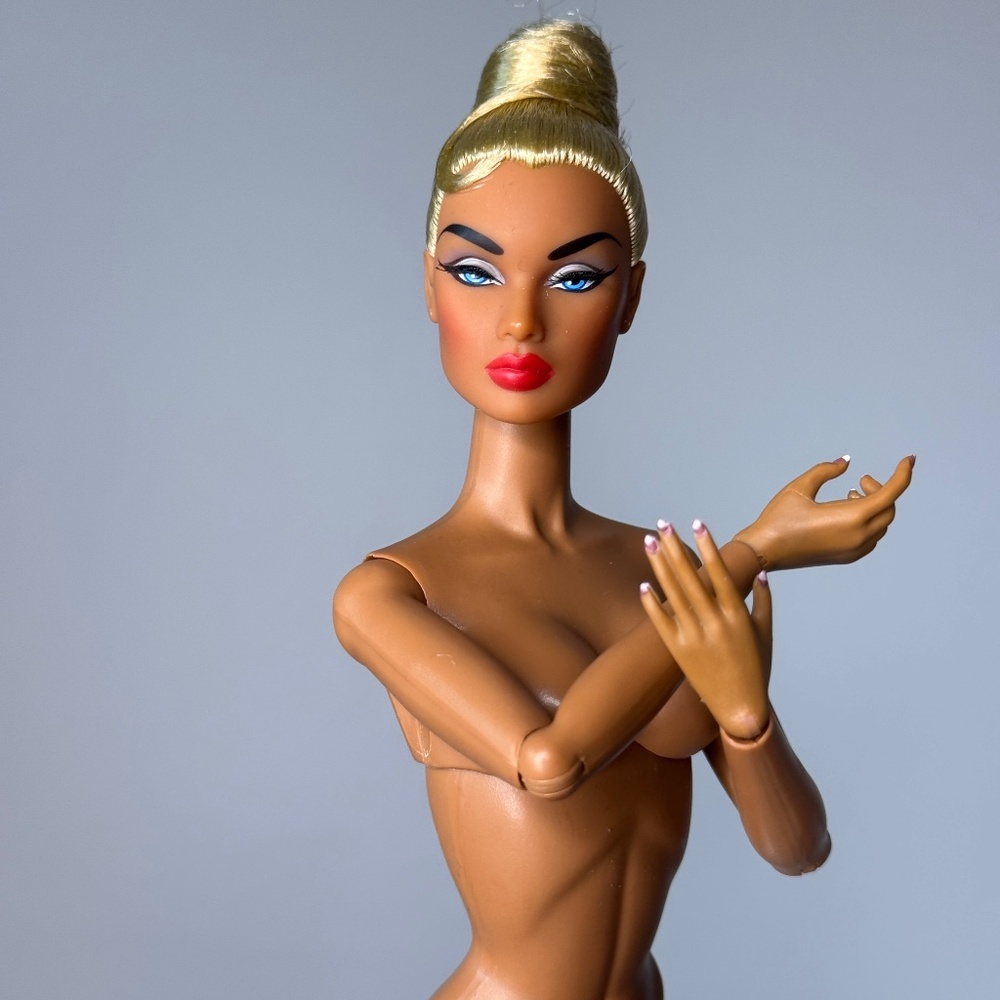 East 59th Integrity Della Roux Standout Fall Nude Doll Articulated New